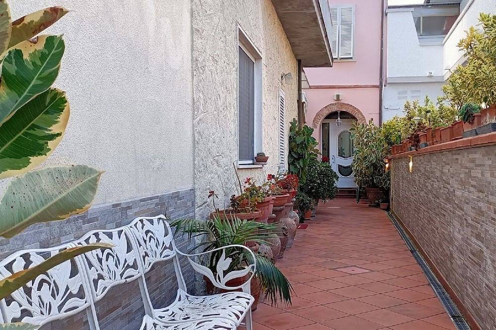 Ganze Wohnung, Stadtwohnung in Torre Del Lago Puccini mit 2 Schlafzimmern 5 Schlafplätzen in Torre del Lago Puccini, Viareggio