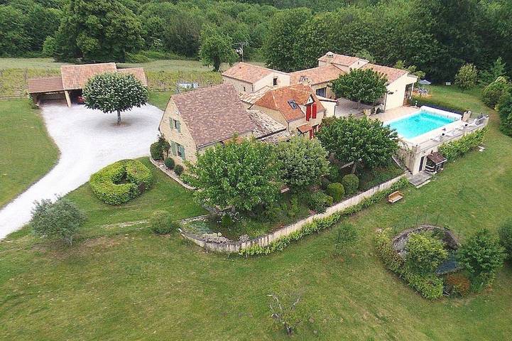 Maison de vacances pour 4 personnes, avec terrasse ainsi que jardin et piscine - 1