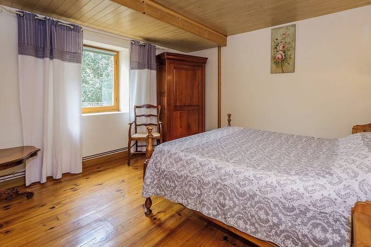 Location de vacances pour 8 personnes, avec jardin ainsi que jacuzzi et terrasse à Carlux - 4