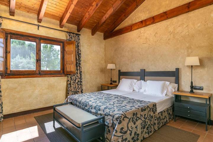 Casa rural para 6 personas, con piscina además de jardín y vistas, Se admiten mascotas en Herencia