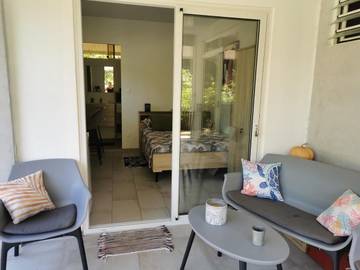 Cottage pour 2 personnes, avec terrasse dans Uturoa
