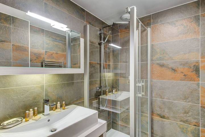 Apartamento entero, Apartamento moderno con aparcamiento cerca de pistas en Courchevel Village in Saint-Bon-Tarentaise, Massif de la Vanoise