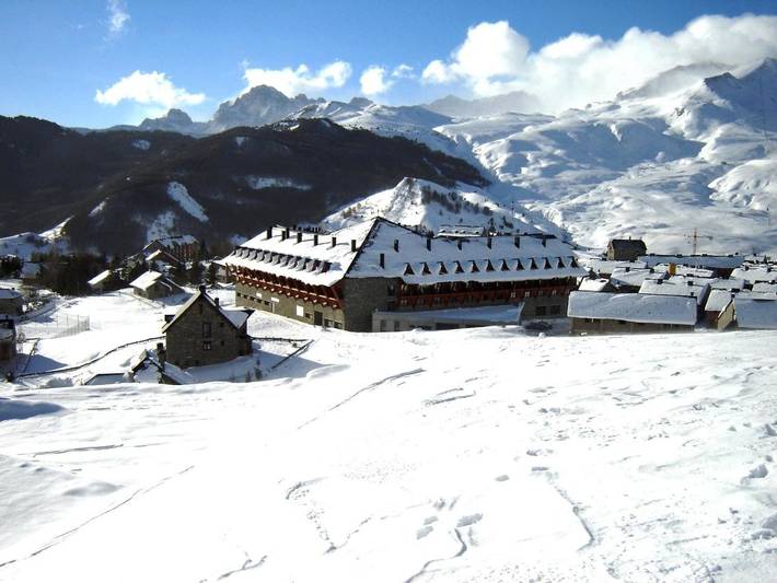 Hôtel pour 2 personnes, avec Jacuzzi et Terrasse ainsi que Piscine et Sauna à Formigal (Ski)