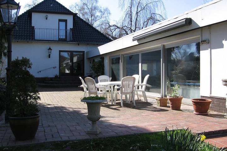 Ferienhaus für 11 Personen, mit Balkon und Garten sowie Sauna in Jever