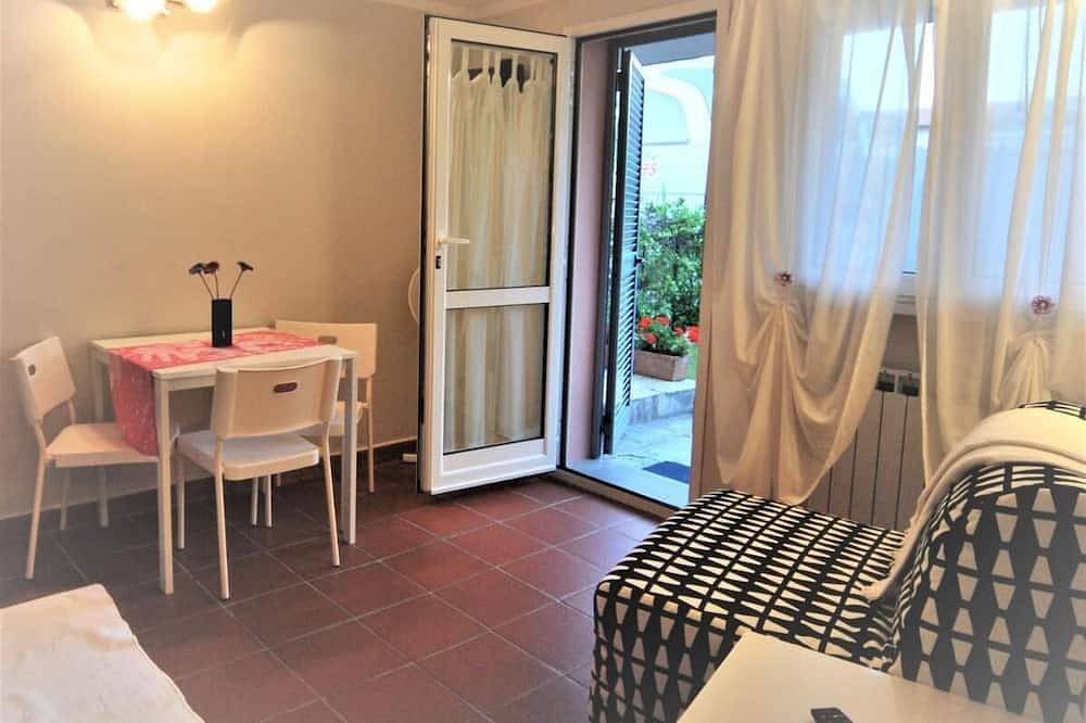 Ganze Wohnung, Studio apartment near the sea, with garden and private parking \" The Seagull\" in Fiumaretta di Ameglia, Ameglia Gemeinde