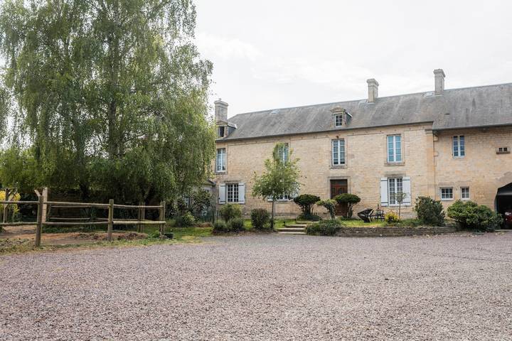 Bed and Breakfast 'Chambre Tulipes' with Shared Garden and Wi-Fi in Coulombs, Moulins en Bessin