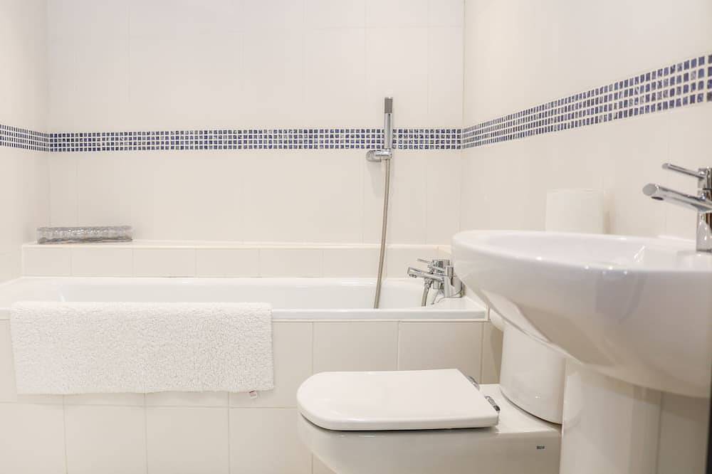 Sandridge Barton, family friendly, with pool in Stoke Gabriel in Stoke Gabriel, Devon