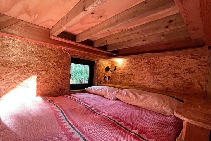 Cosy A-Frame cabin nestled in the chalk steams of Hampshire in Winchester, South-Downs