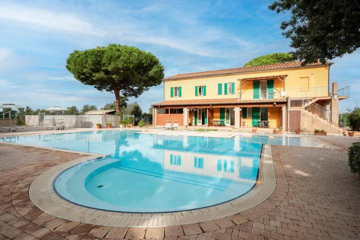 Ferienhaus für 6 Personen, mit Terrasse und Garten sowie Pool und Ausblick