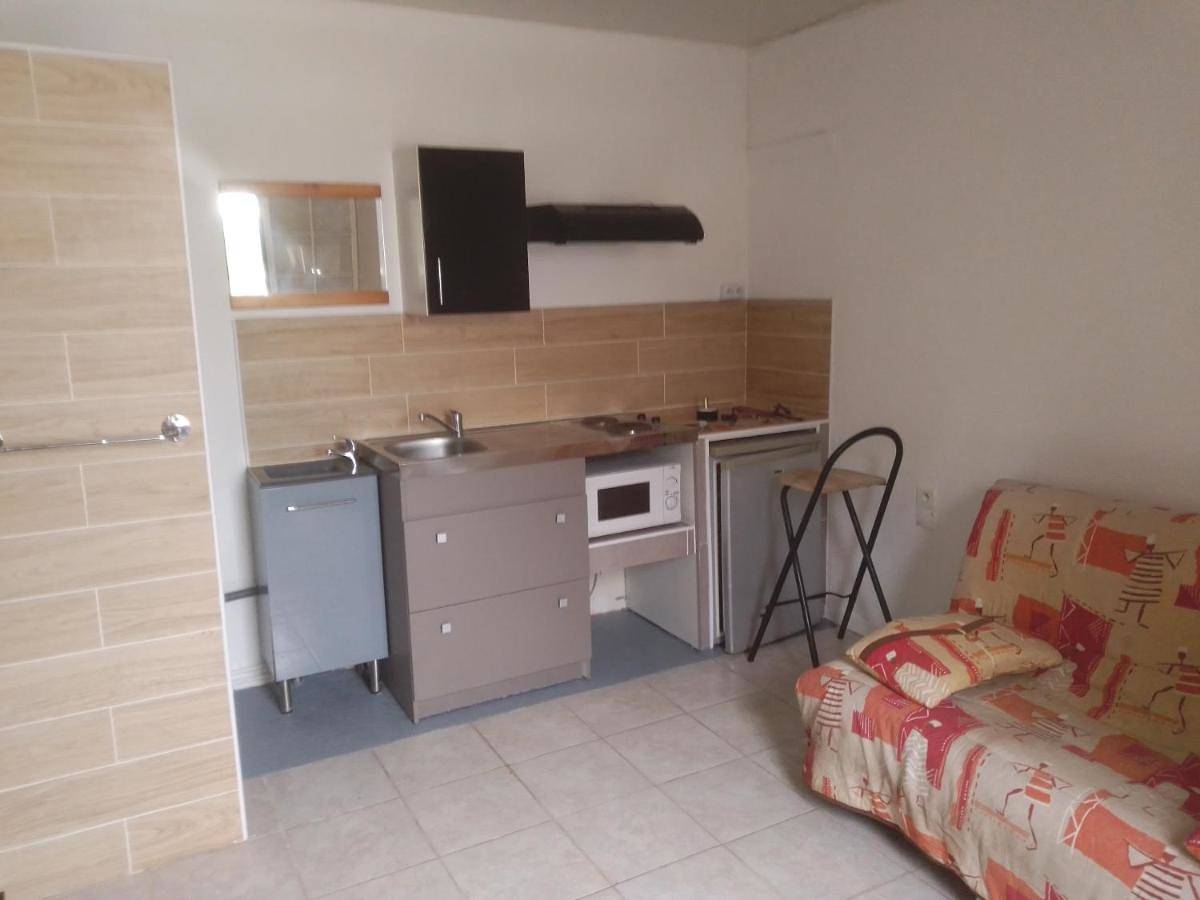 Appart hôtel avec jardin in Cuers, Côte méditerranéenne (France)