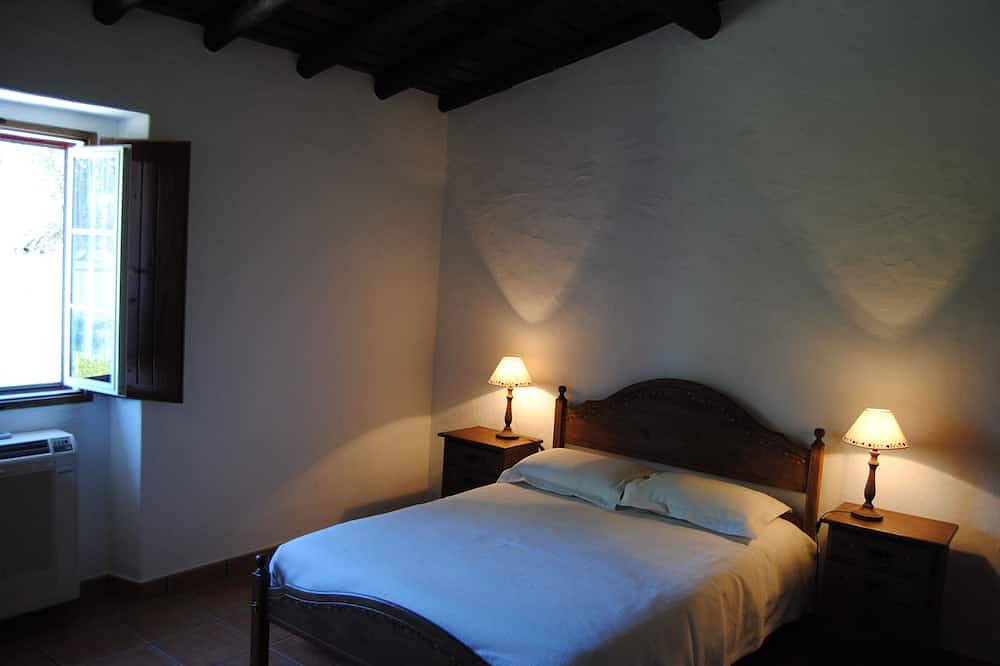 Traditional Alentejo estate with swimming pool and children's playground. in Redondo, Évora District