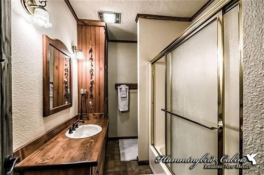 Big Sky Lodge & Bunkhouse: Familientreffen muss sein! Mit Whirlpool und Billardtisch. in Alto, Ski Apache