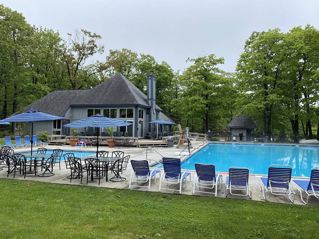 Charming Getaway Hidden Valley 4Br+3Bath Hot Tub in Hidden Valley, Pennsylvania