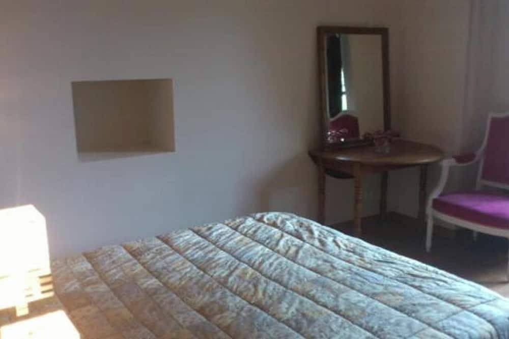 Entire apartment, Homerez - App. mt view in Espalion in Espalion, Massif Central