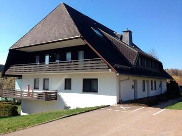 Ferienwohnung für 2 Personen, mit Pool und Terrasse in Häusern