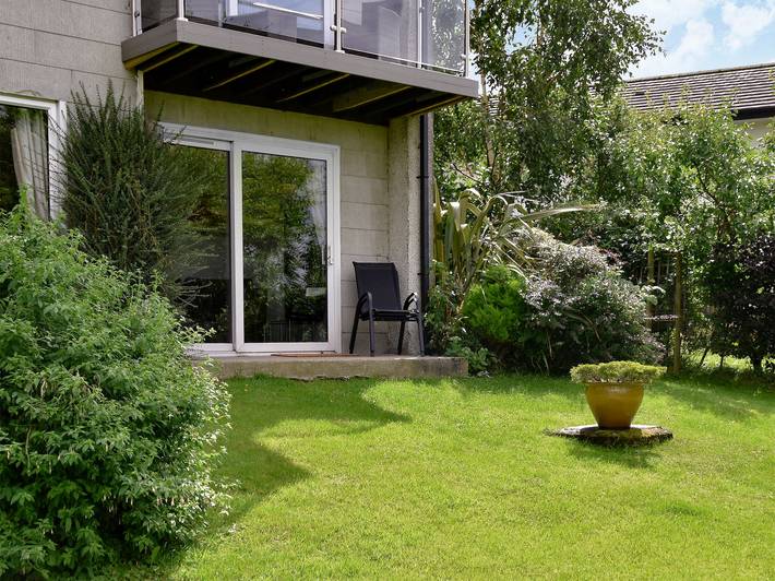 Cottage for 2 people, with garden, with pets in Lake Windermere