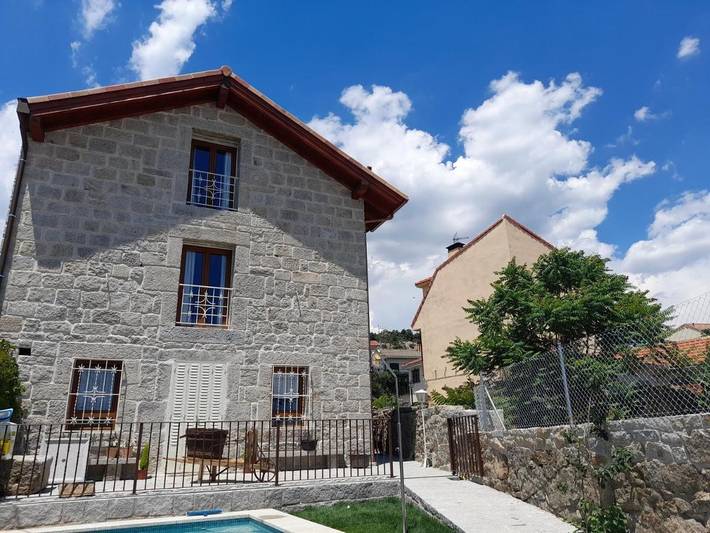 Casa rural para 10 personas, con Balcón y Terraza además de Jardín y Piscina en Becerril de la Sierra