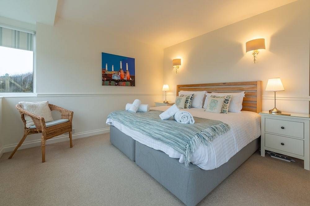 With uninterrupted sea views, this property enjoys a superb hillside position. in Portreath, Cornwall