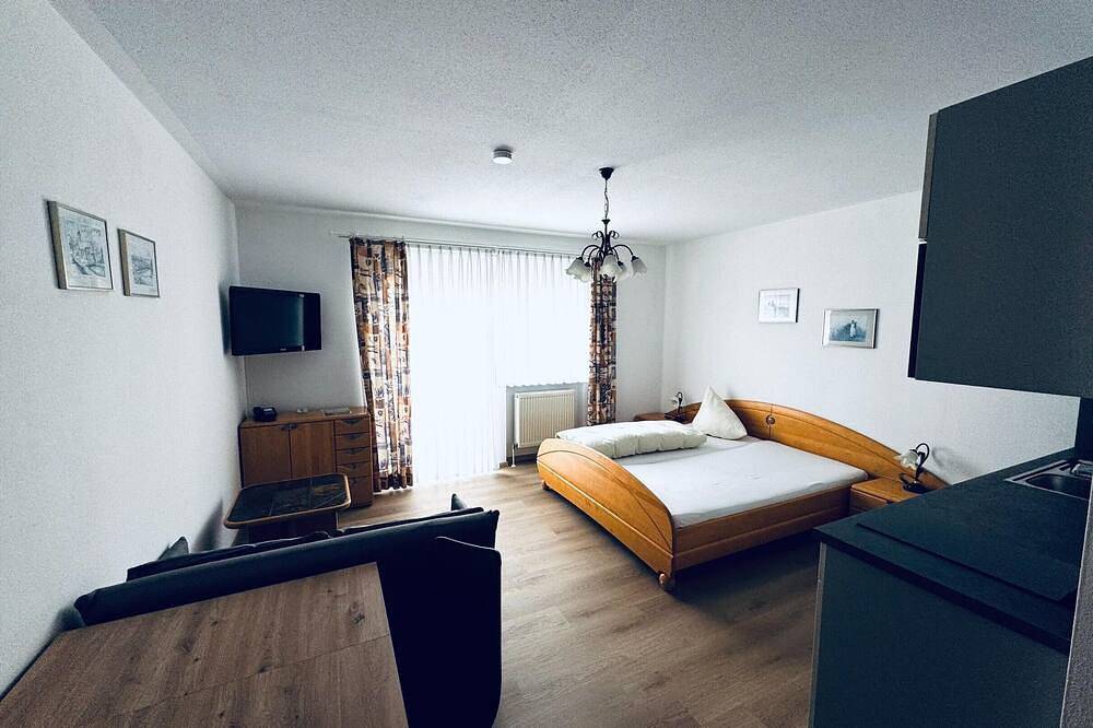 Ganze Wohnung, Gemütliches Einzelappartement (28m2) mit Balkon/Terrasse in Neustadt a.d.Donau, Altmühltal