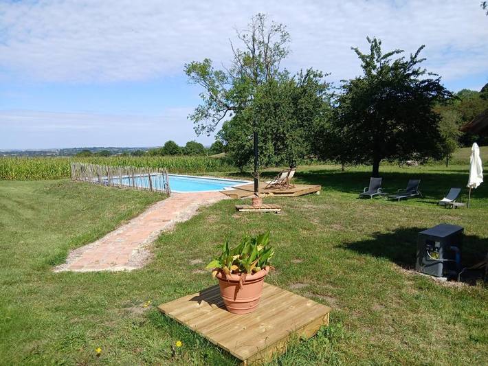 Location de vacances pour 2 personnes, avec piscine ainsi que jardin et vue à L'Oudon - 3