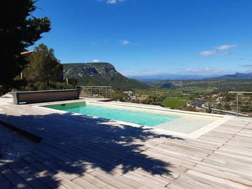 Gîte pour 4 personnes, avec vue ainsi que jardin et piscine à Vingrau