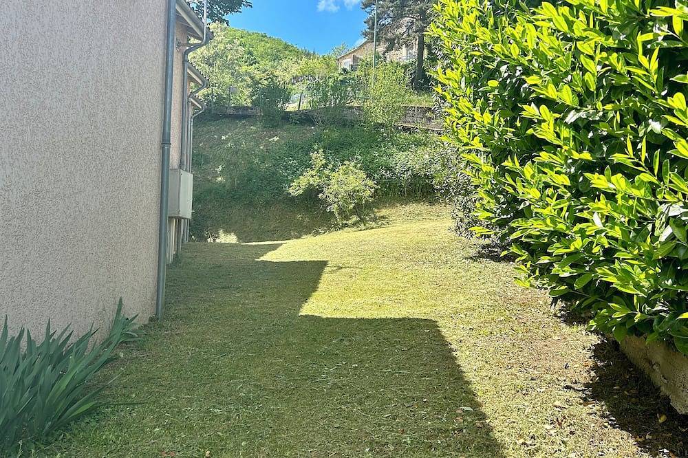 Le soleil d'eau 3 villa avec terrasse, parking in Neyrac les Bains, Meyras