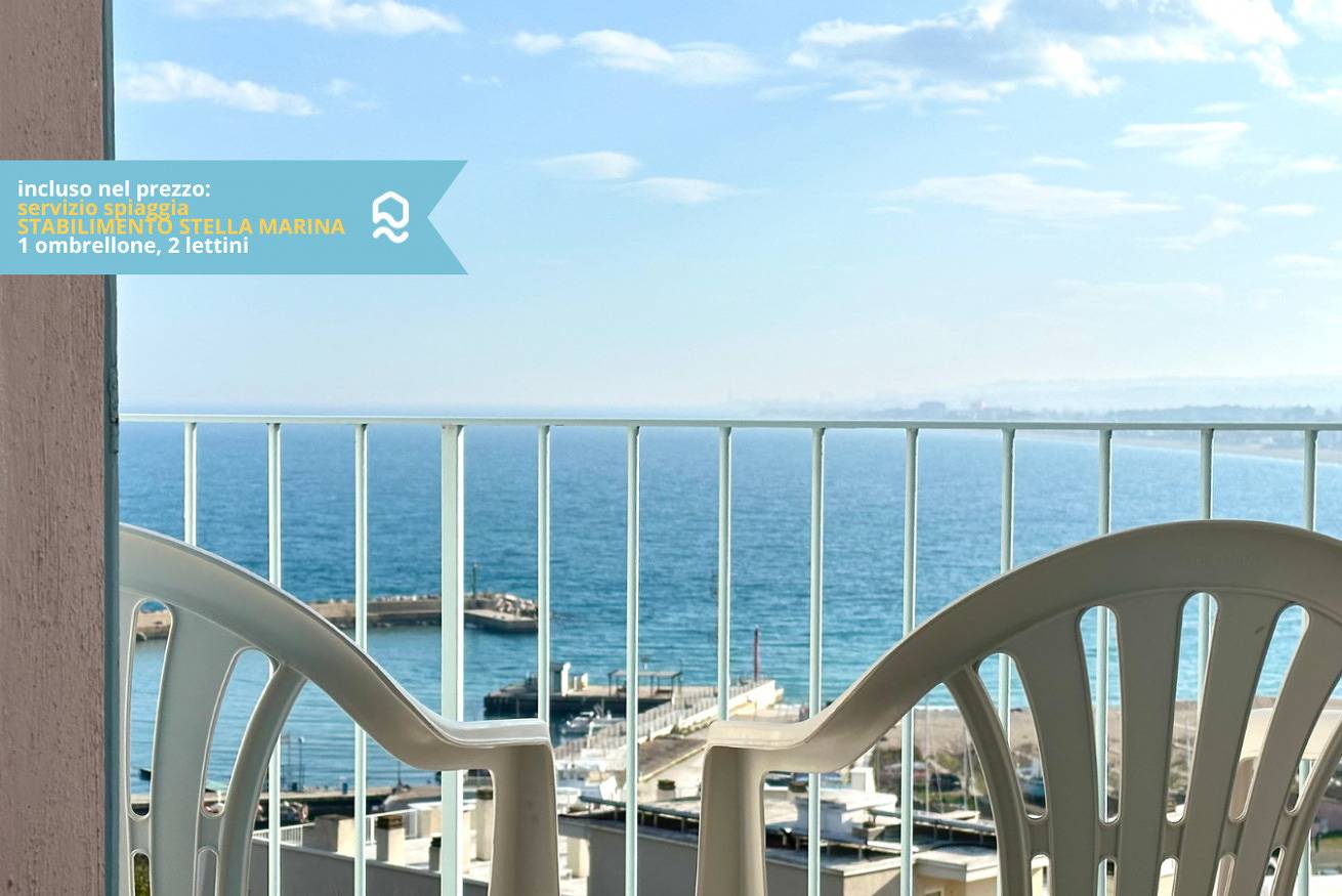 Entire apartment, N254 - Numana, sky-earth with a wonderful garden overlooking the sea in Numana, Riviera del Conero