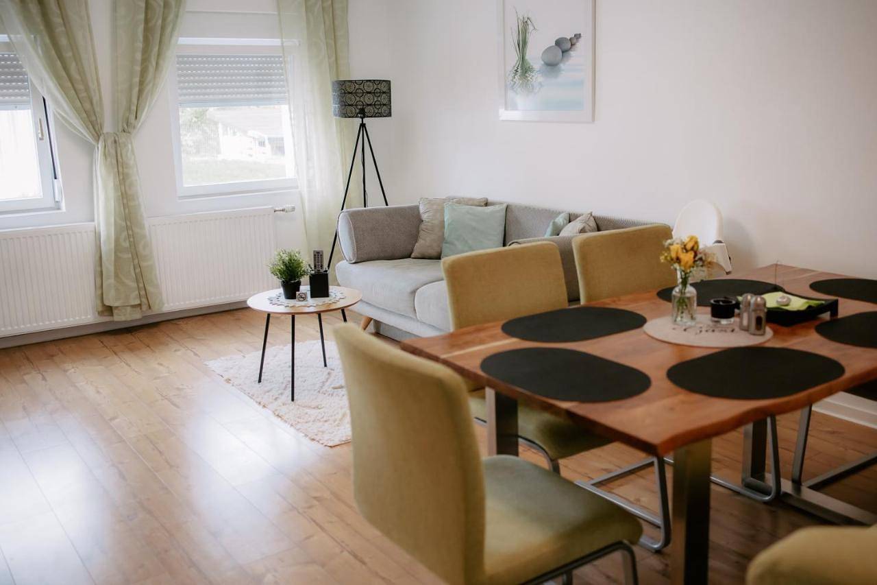 Ganze Wohnung, Three-Bedroom Apartment in Grünstadt, Saar-Nahe-Bergland