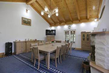 Gîte pour 23 personnes, avec vue sur le lac et piscine ainsi que vue et jardin, animaux acceptés à Alba (Romania)