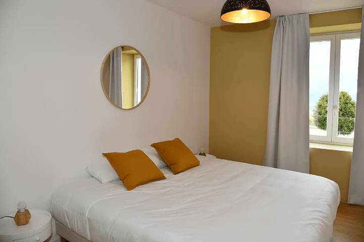 Location de vacances pour 7 personnes, avec balcon ainsi que piscine et jardin à La Côte-Saint-André - 2