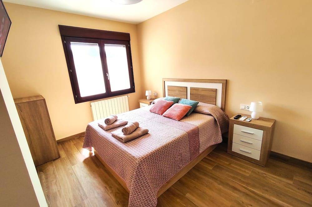 Exclusive Villa with a Pool and Bbq in Carboneras de Guadazaón, Cuenca Provinz