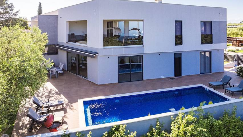 Villa für 7 Personen, mit Whirlpool und Pool sowie Garten und Terrasse - 1