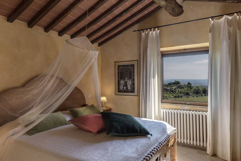Historic Holding with wonderful swimming pool near Siena, Tuscany, Italy in Murlo, Siena provins