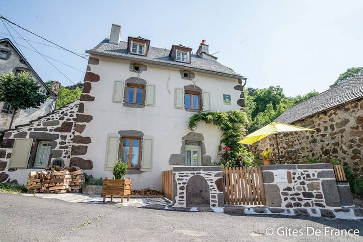 Gîte pour 4 personnes, avec jardin dans Parc naturel régional des Volcans d'Auvergne