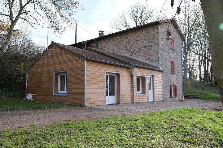 Location de vacances pour 6 personnes, avec Terrasse ainsi que Jardin et Vue à Ronno