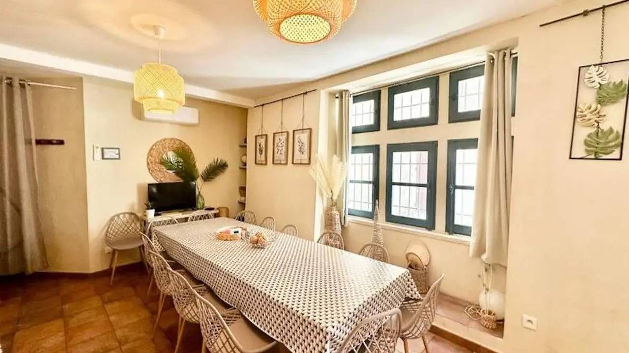 Entire holiday apartment, Ferienwohnung für 15 Personen (130 m²) in Montfrin in Montfrin, Nimes region
