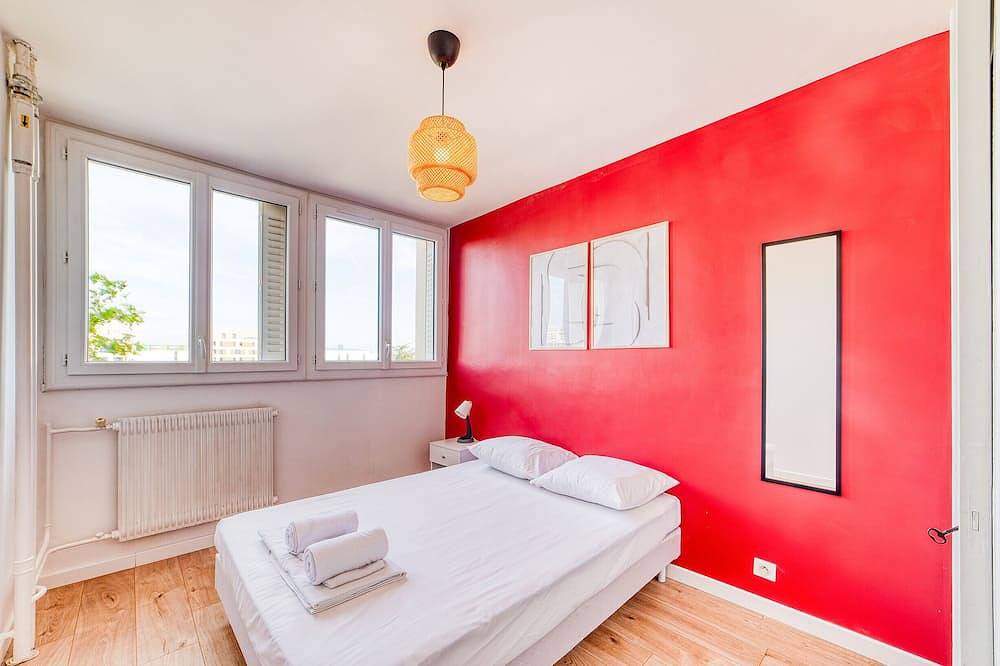 Appartement entier, Le Grand Voyageur - 3 chambres - Parking privé - Métro in Vénissieux, Lyon et ses environs