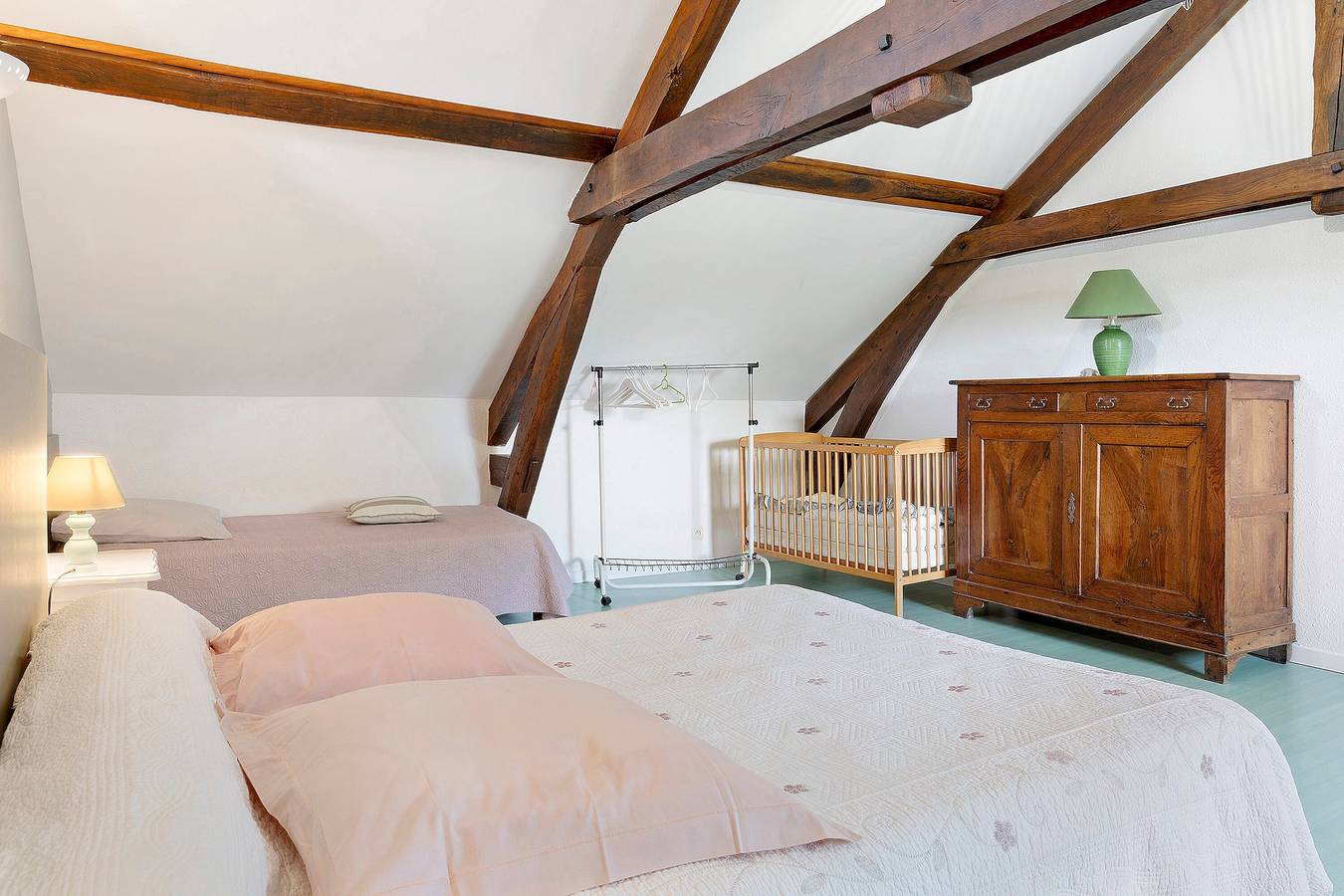 Chambre d’hôtes « Chambre Verte » avec vue montagne, terrasse partagée et Wi-Fi in Pontiacq-Viellepinte, Béarn