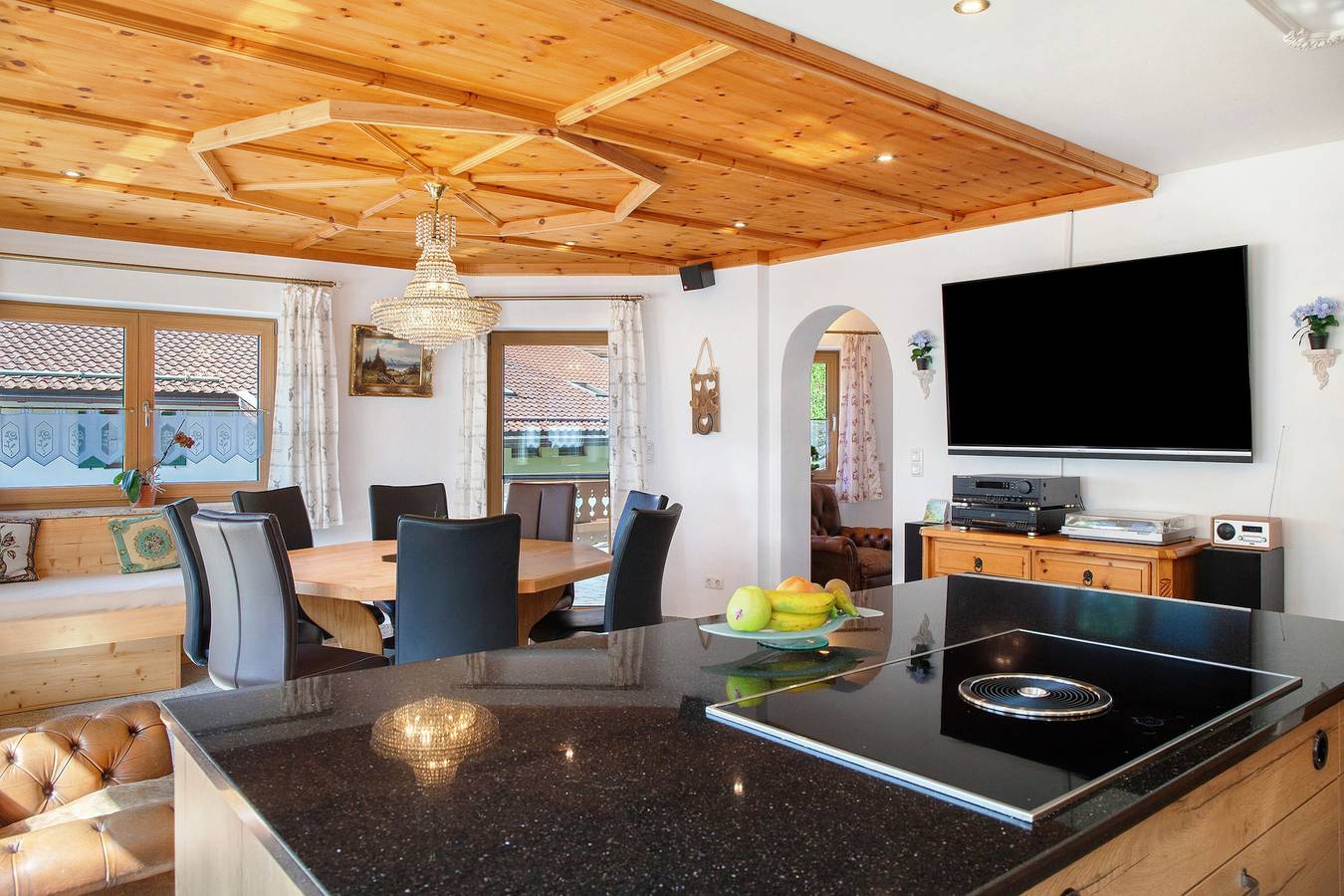 Ganze Wohnung, Ferienwohnung Lapislazuli mit Bergblick, privater Terrasse und Wlan in Mittenwald, Bayerische Alpen