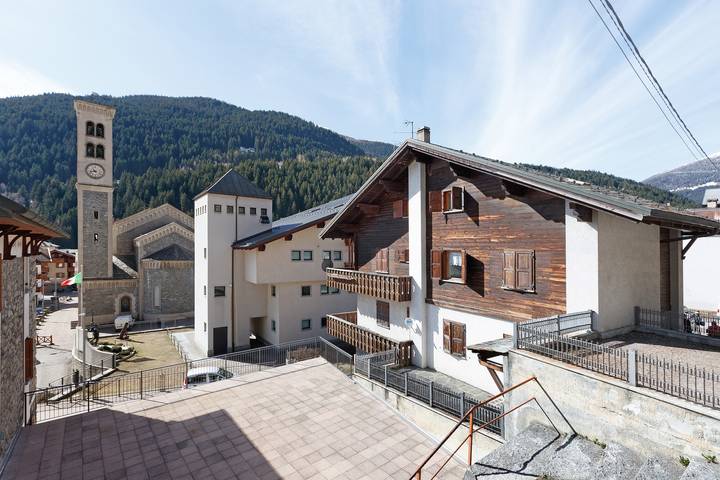 Casa vacanza per 6 persone, con giardino e balcone in Valtellina
