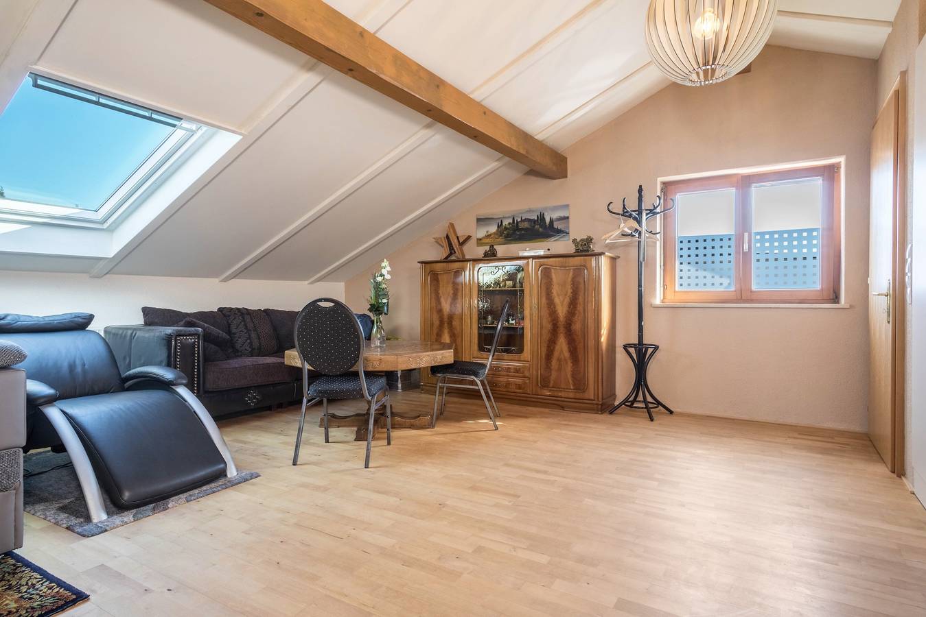 Entire apartment, Luxurious Penthouse Apartment Close to Lake Constance with Garden & Wi-Fi in Höchst, Bodensee-Vorarlberg
