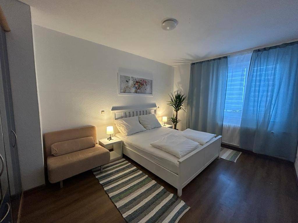 Ganze Wohnung, Three-Bedroom Apartment in Frankfurt, Südhessen