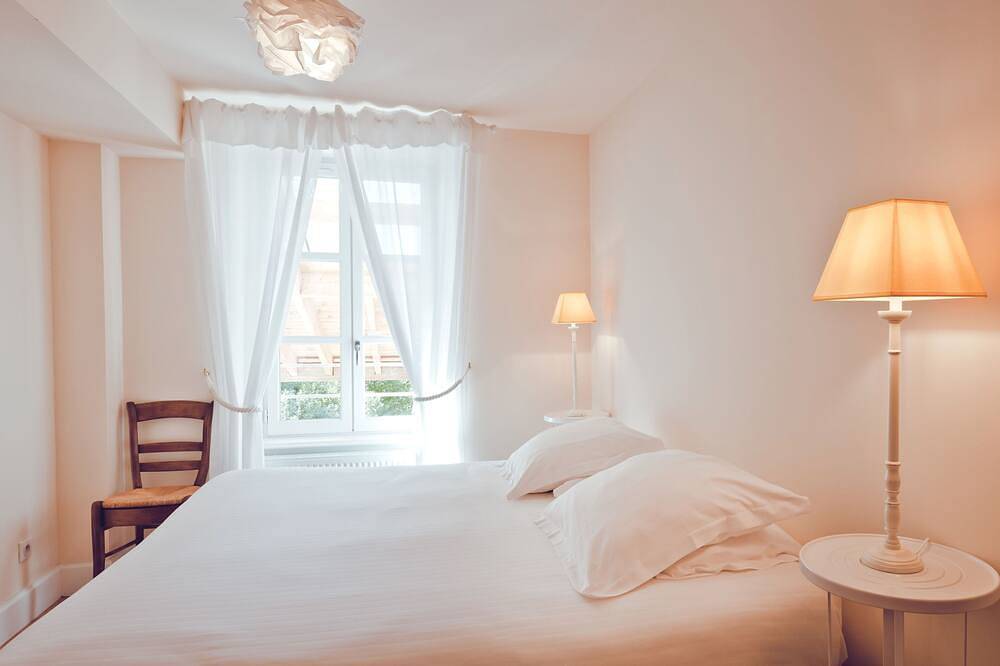 La Terrasse, 10 p., at the beautiful “Domaine de Vincenti\", the Gate of Provence in Divajeu, Die region