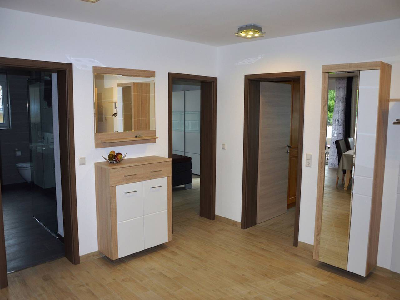 Ganze Wohnung, Deluxe-Apartment Frauenberg mit Seeblick, Balkon und Wi-Fi, 97qm in Bodman-Ludwigshafen, Obersee (Bodensee)