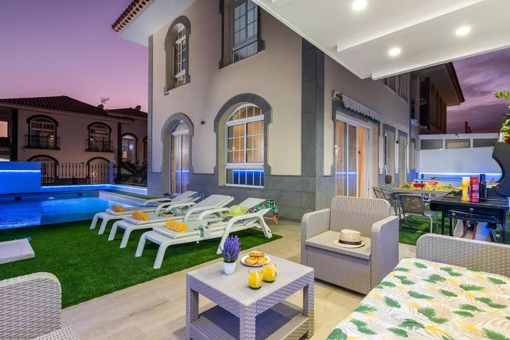 Villa für 8 Personen, mit Garten und Pool sowie Whirlpool in Adeje