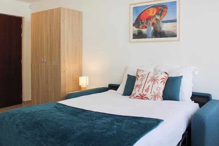 Ganze Wohnung, New studio with balcony near Gallieni metro. in Bagnolet, Seine-Saint-Denis