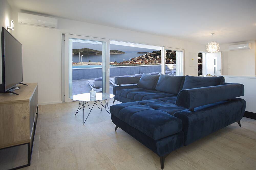 Villa Diamond – Panoramic Sea View with Private Heated Pool in Vis Town, Vis (Dalmatia)