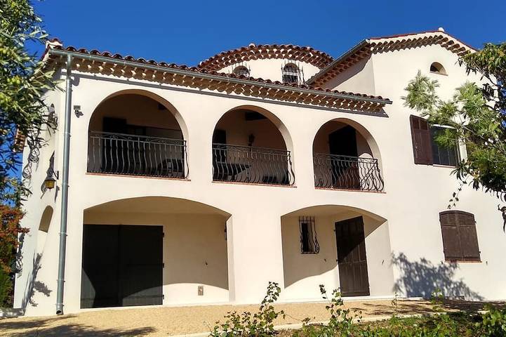 Large spacious villa with pool offering panoramic views over the Estérel in Montauroux, Costa mediterránea (Francia)