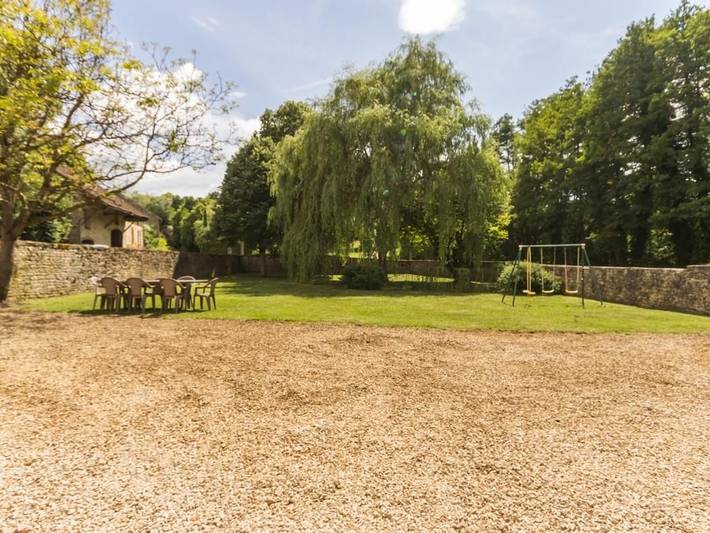 Charmantes Ferienhaus mit Garten und Internet, nahe Vézelay in Saint-Aubin-des-Chaumes, Naturpark Morvan
