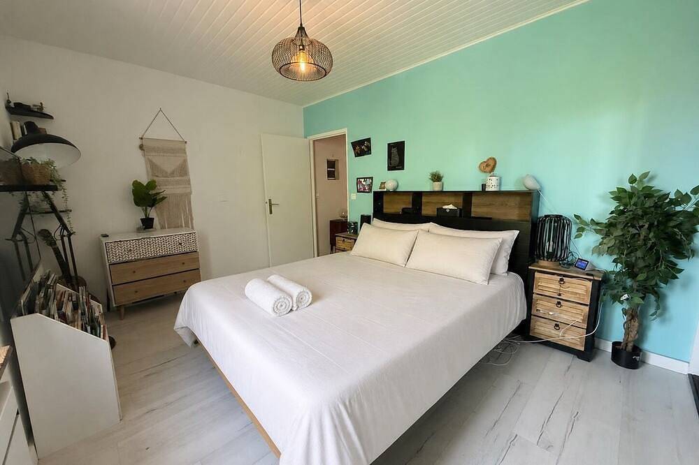 Maison familiale climatisée avec piscine proche de Lyon in Sathonay-Camp, Lyon et ses environs